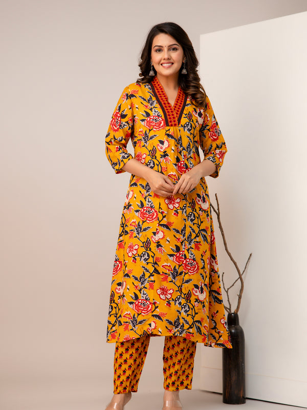 Women Floral Print Straight Kurta Set