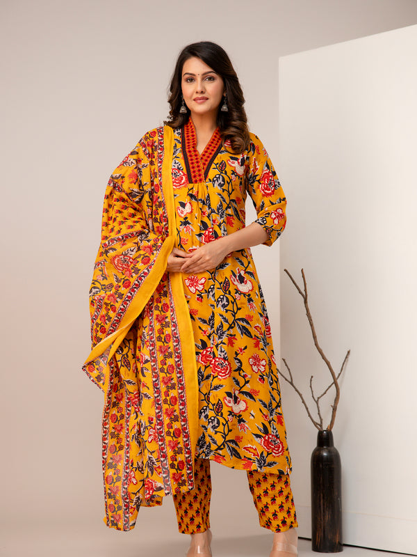 Women Floral Print Straight Kurta Set