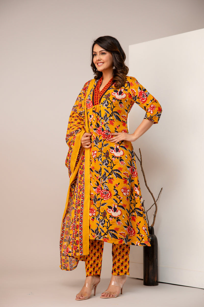 Women Floral Print Straight Kurta Set