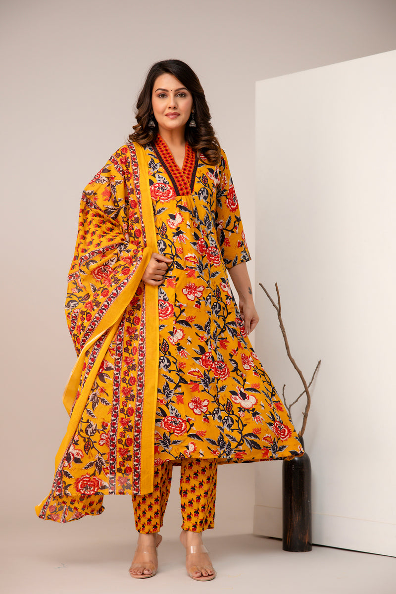 Women Floral Print Straight Kurta Set