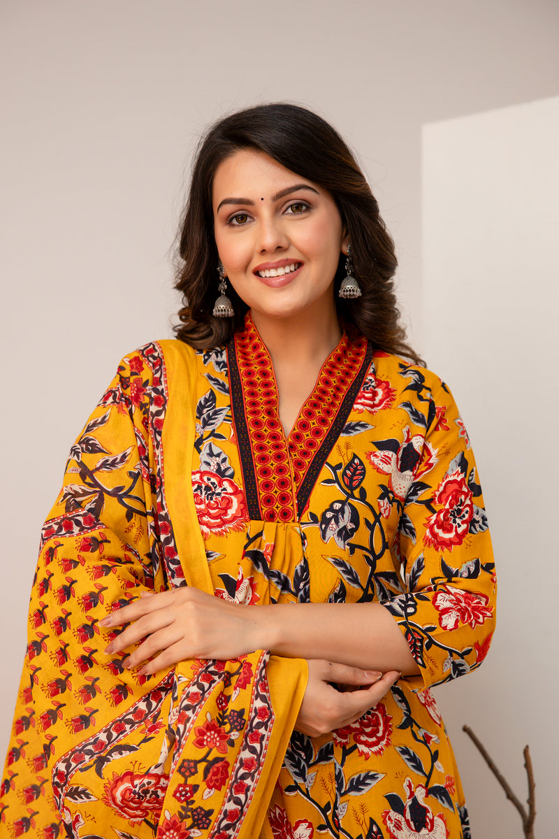 Women Floral Print Straight Kurta Set