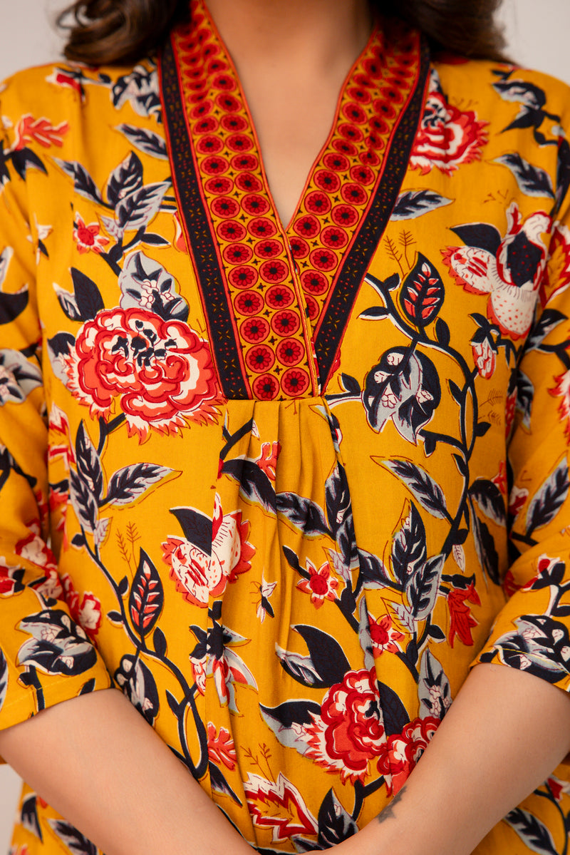 Women Floral Print Straight Kurta Set