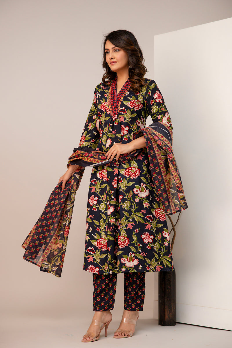 Women Floral Print Straight Kurta Set