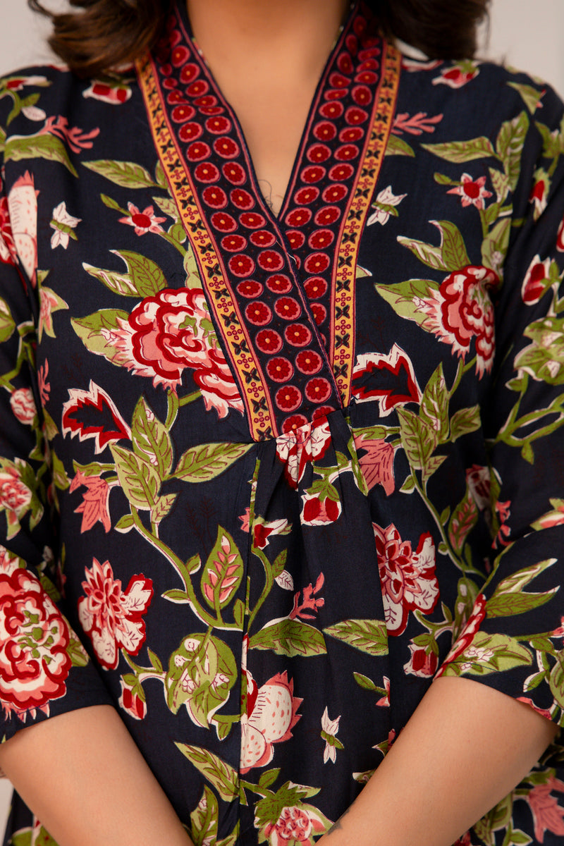 Women Floral Print Straight Kurta Set