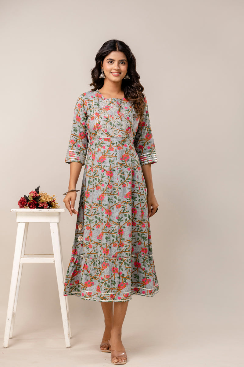 Women Floral Embroidered Gotta Patti Anarkali Kurta