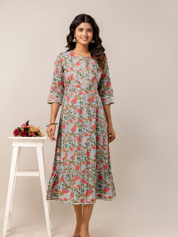 Women Floral Embroidered Gotta Patti Anarkali Kurta