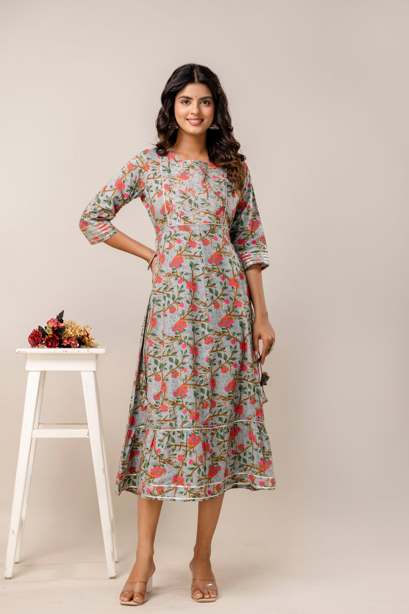 Women Floral Embroidered Gotta Patti Anarkali Kurta