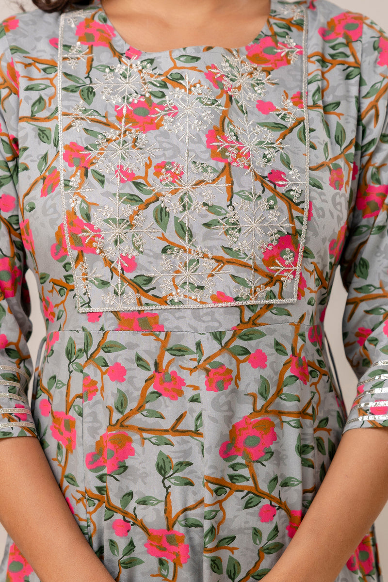 Women Floral Embroidered Gotta Patti Anarkali Kurta