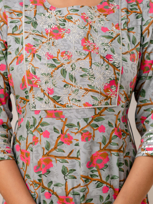 Women Floral Embroidered Gotta Patti Anarkali Kurta