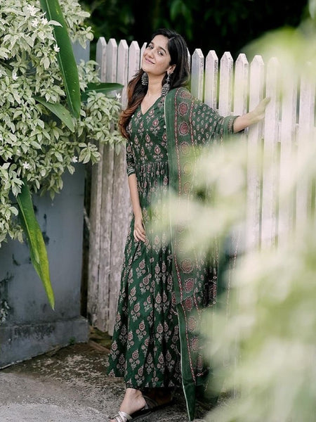 Elegant Green Anarkali Kurta Set with Dupatta & Gota Work Detailing Printed Anarkali Kurta Set