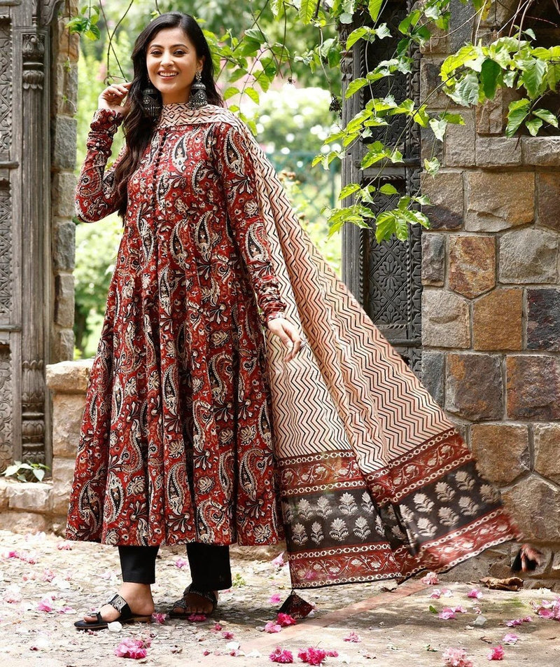 Women Printed Anarkali Kurta, Pant & Dupatta Set (Red)
